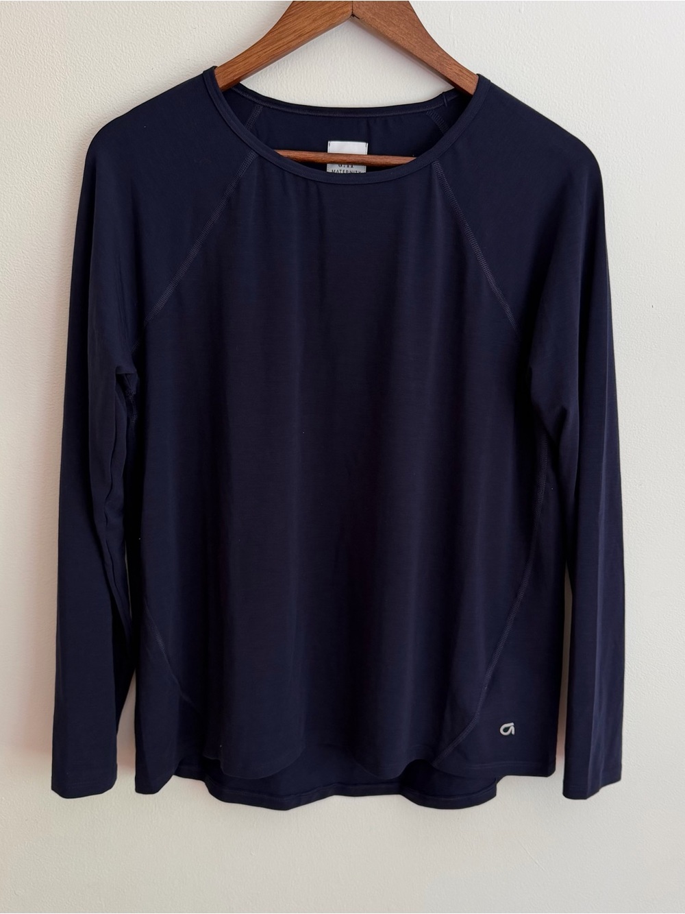 NWOT GAP Maternity Breathe Long Sleeve Workout Top Navy Blue Crewneck Medium M